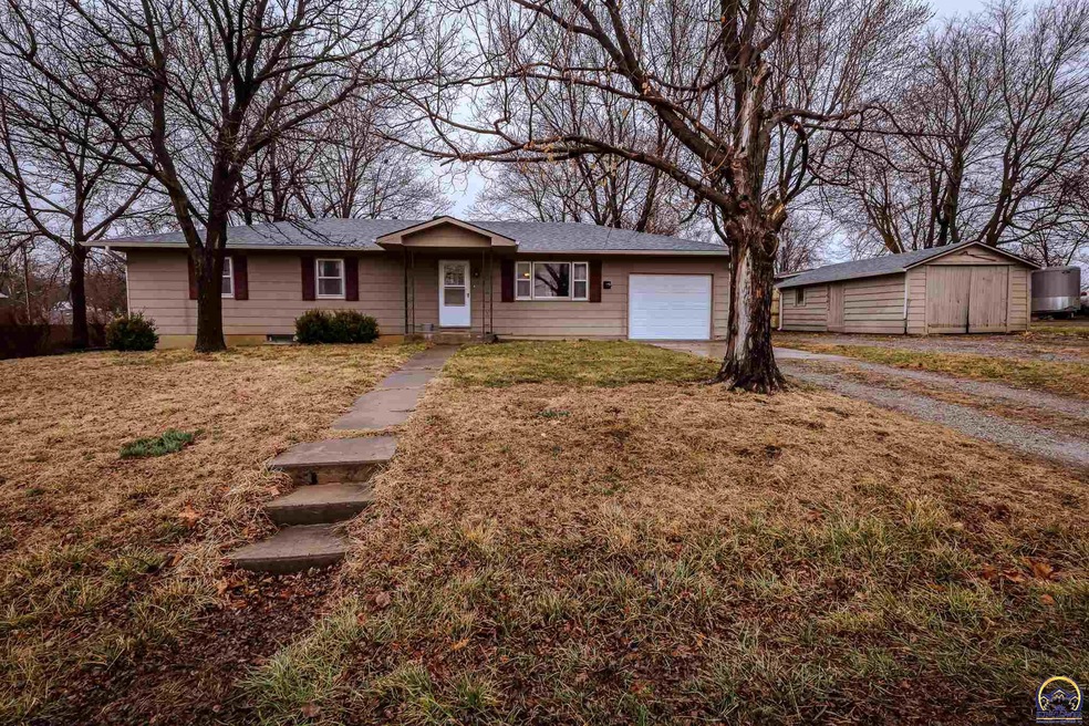 304 E James St, Mayetta, KS 66509 - photo 1