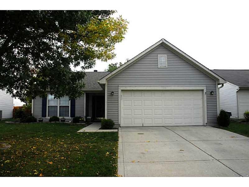 783 Scotch Pine Dr, Greenwood, IN 46143 - photo 1