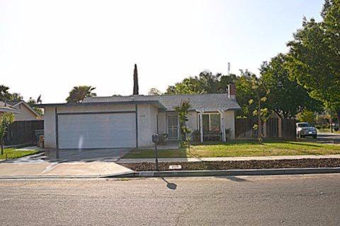 3749 N Ezie Ave, Fresno, CA 93727 - photo 1