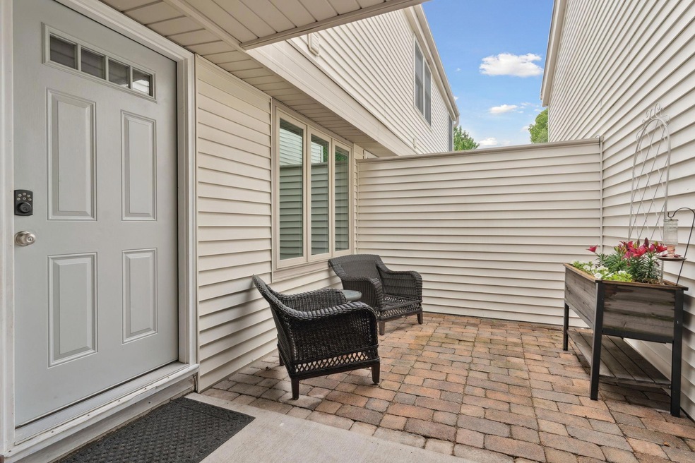 124 Avignon Ct, Woodbury, MN 55125 - photo 1