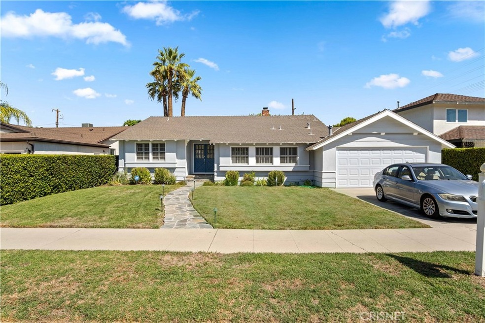 Welcome to 23715 Oxnard St