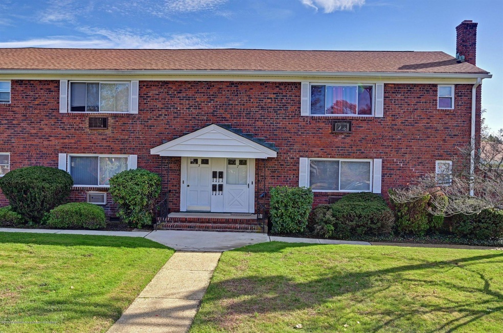 7 Myrtle Ave