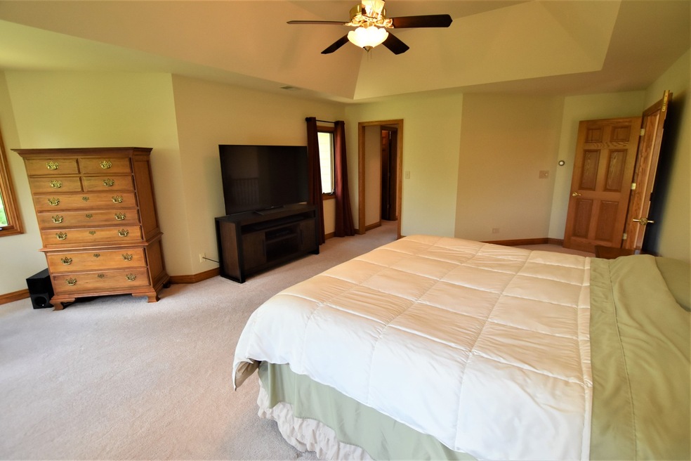 4304 Camelot Cir, Naperville, IL 60564 - photo 1