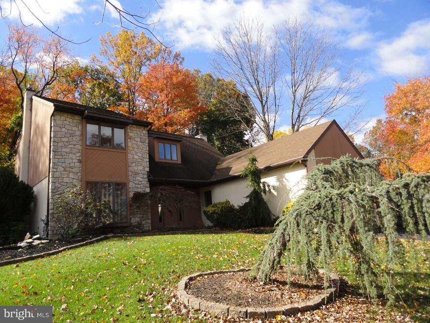 885 Spring View Dr, Southampton, PA 18966 - photo 1