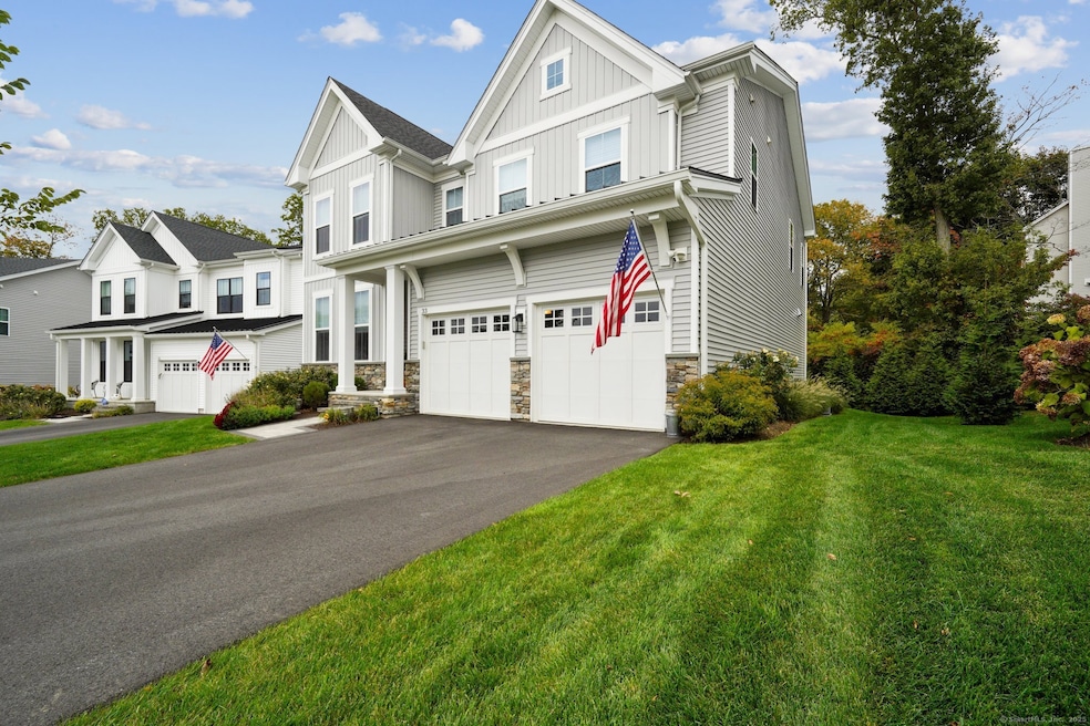 33 Enclave Dr unit 33, Trumbull, CT 06611 - photo 1