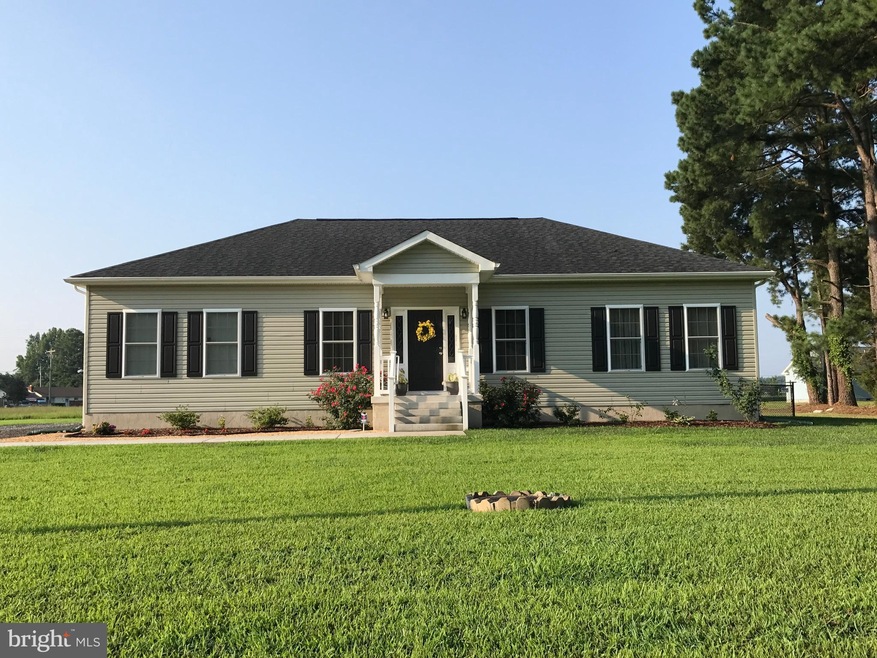 72 Lee St, Colonial Beach, VA 22443 - photo 1