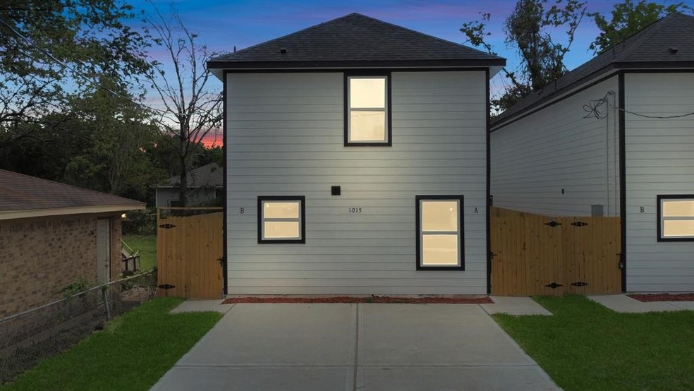 1015 North Ln, Houston, TX 77088 - photo 1