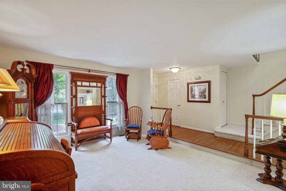 12232 Tildenwood Dr, Rockville, MD 20852 - photo 1