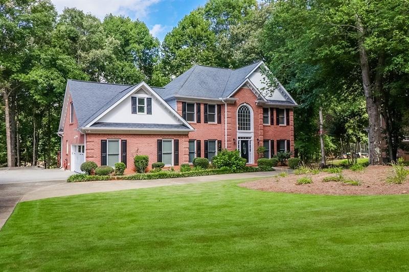Stunning 4 Sides Brick Home in Roswell
