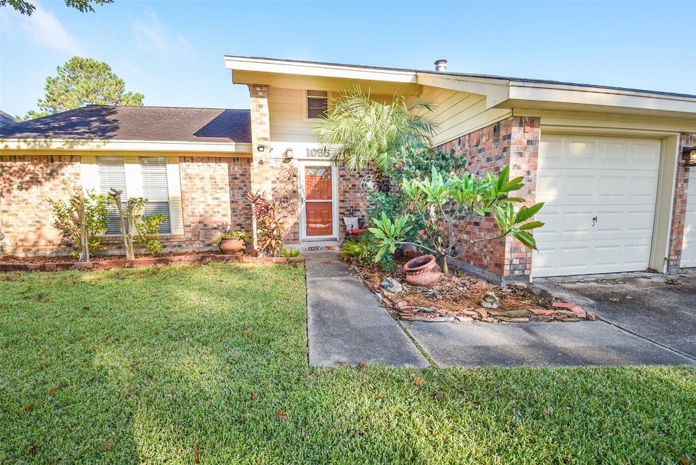 1055 Westglen Dr, Alvin, TX 77511 - photo 1