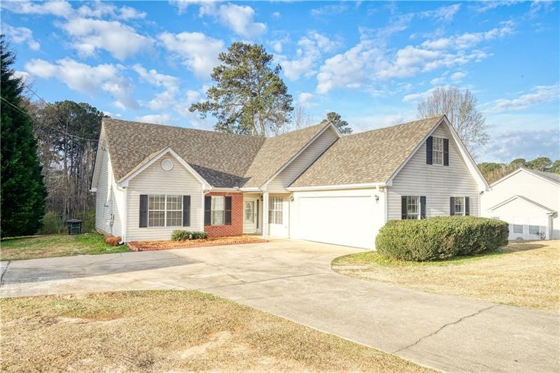 1330 Stoneleigh Dr, Conyers, GA 30094 - photo 1