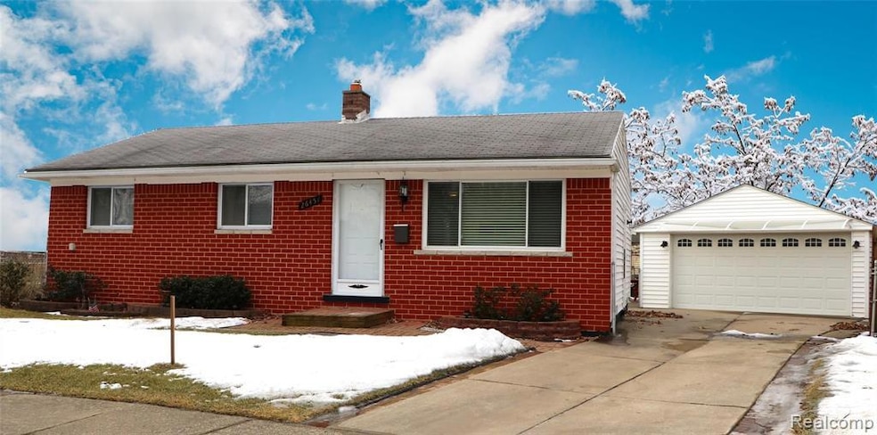 26451 Roberta St, Roseville, MI 48066 - photo 1