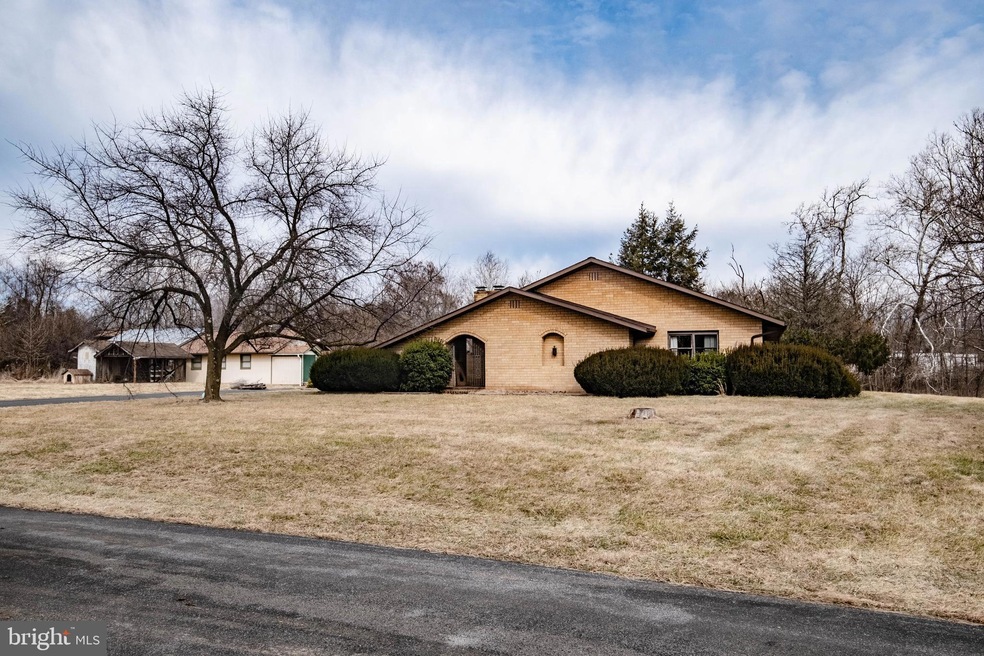 273 Henshaw Rd, Bunker Hill, WV 25413 - photo 1