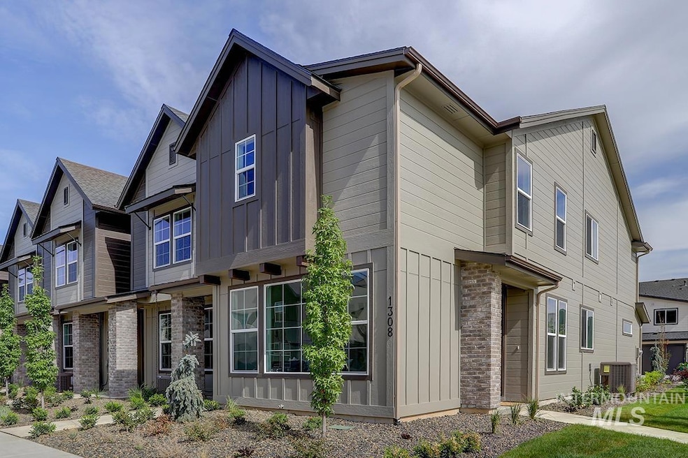 1324 N Meadowglen Ave, Meridian, ID 83642 - photo 1