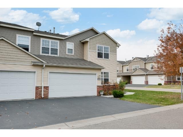 Beautifully maintained End Unit home in Glen at Sp