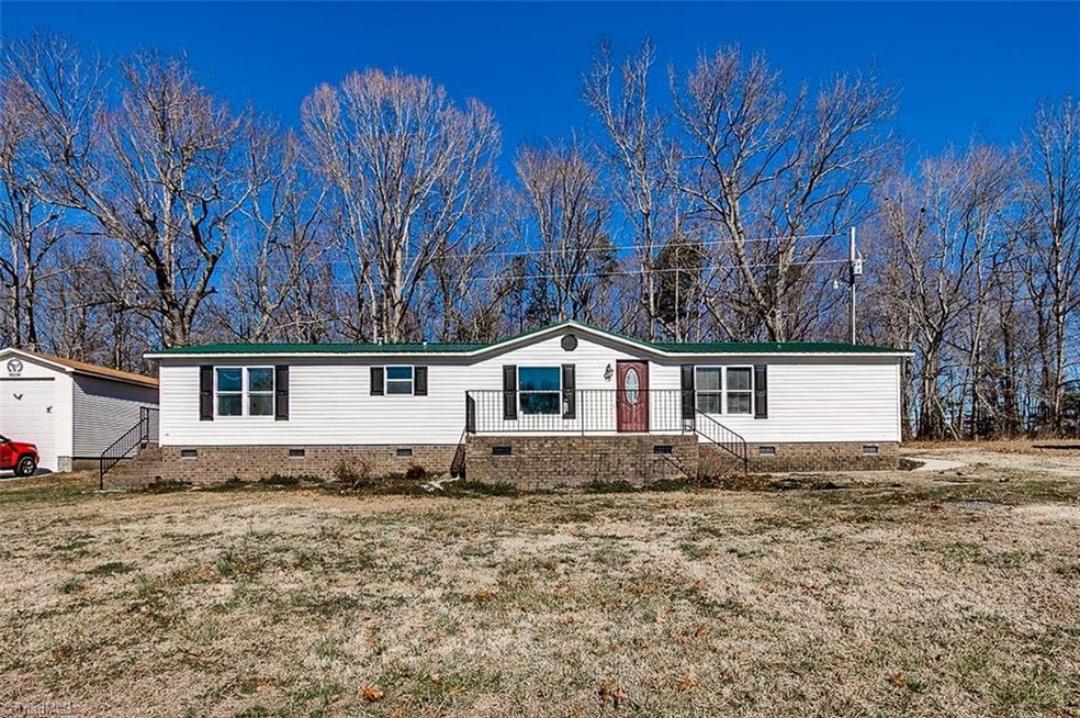 421 Oak View Ln, Asheboro, NC 27205 - photo 1