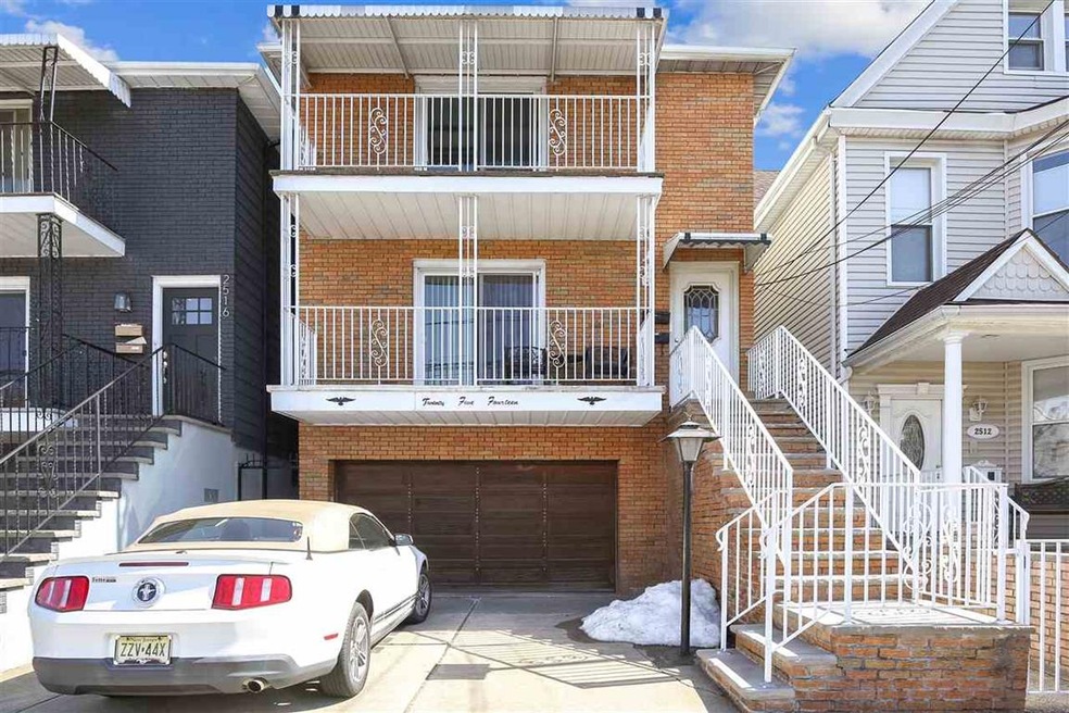 2514 Palisade Ave, Weehawken, NJ 07086 - photo 1