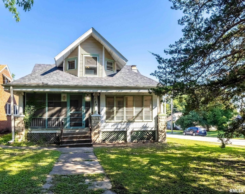 224 E Rusholme St, Davenport, IA 52803 - photo 1