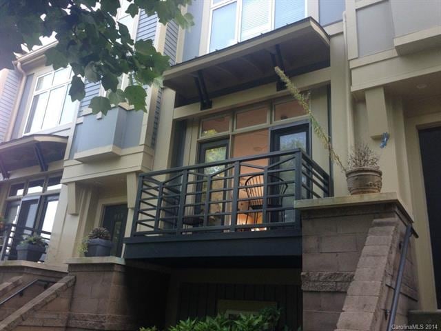 Wonderful Townhome available in First Ward!