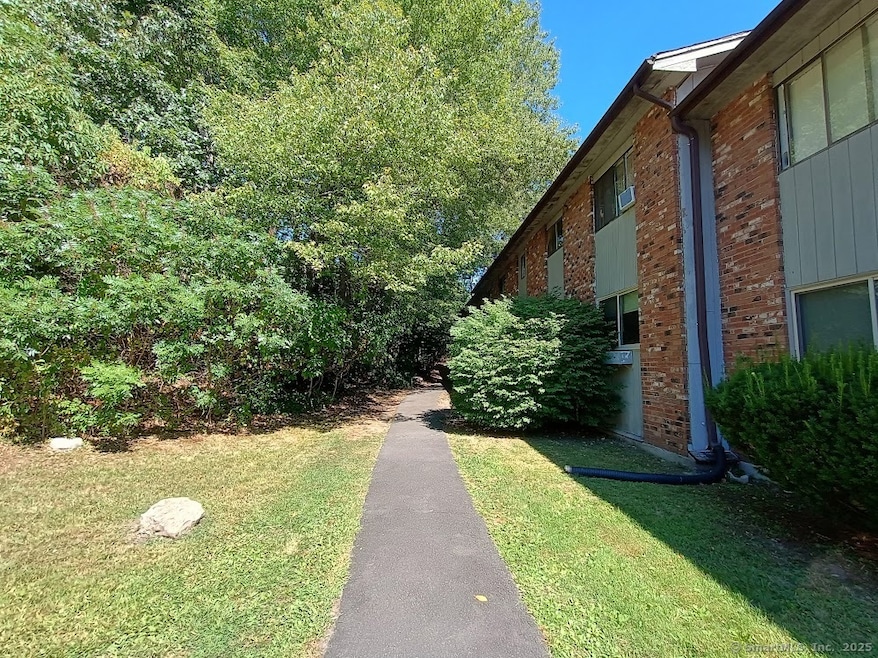 192 Kaynor Dr unit K, Waterbury, CT 06708 - photo 1