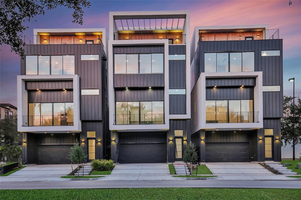 709 Memorial Heights Dr, Houston, TX 77007 - photo 1