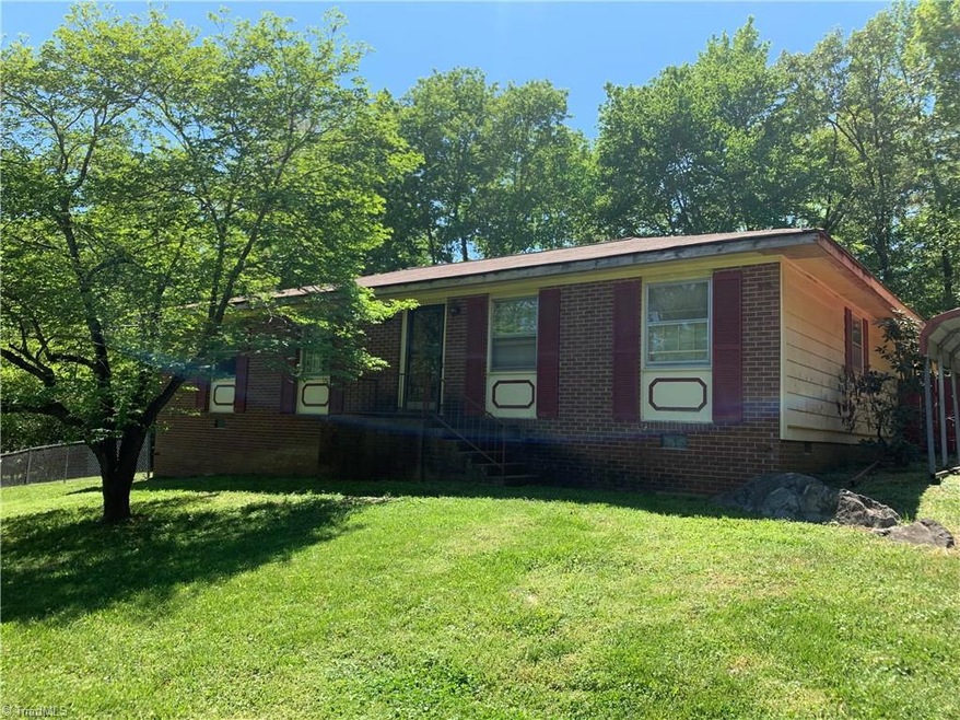 1282 Cliffwood Dr, Asheboro, NC 27205 - photo 1