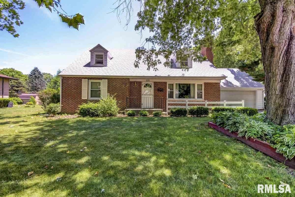 225 Southgate St, Lincoln, IL 62656 - photo 1