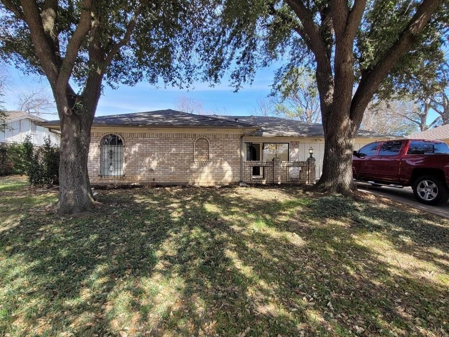 1709 Vicksburg Dr, Bedford, TX 76022 - photo 1