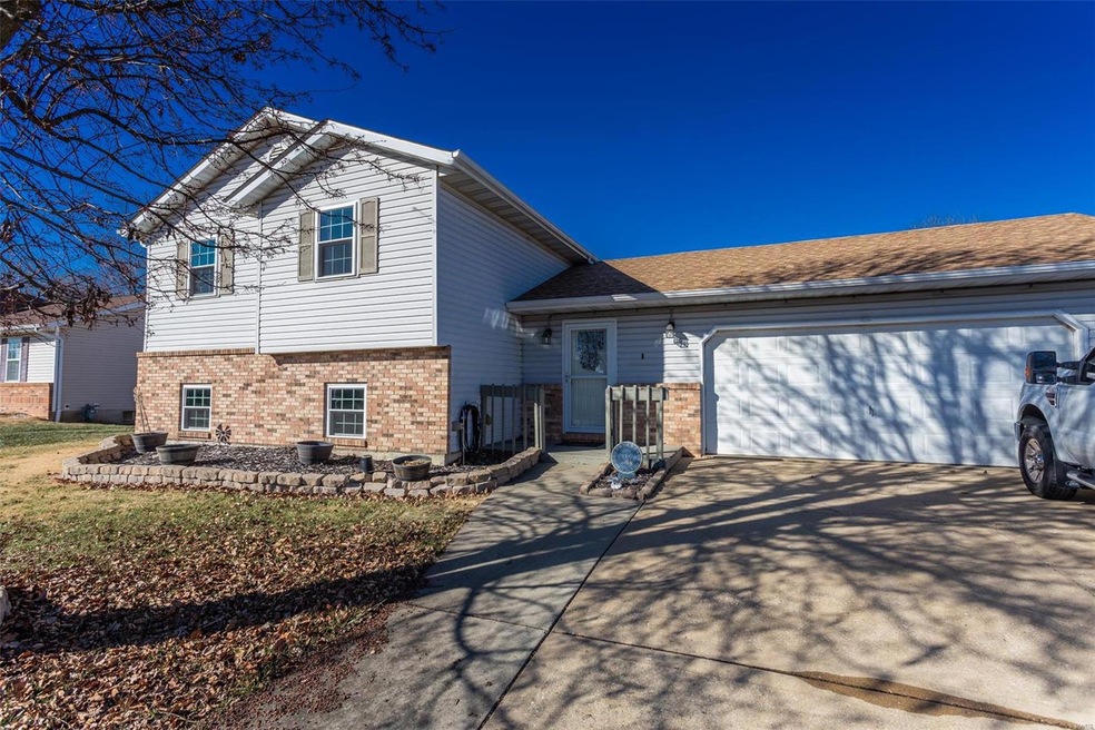 2320 Copper Creek Rd, Maryville, IL 62062 - photo 1