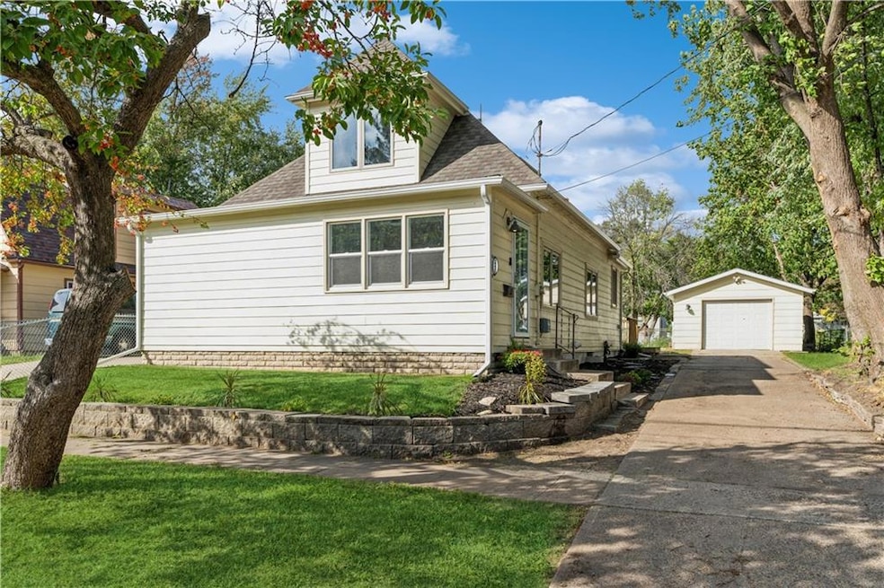 2226 Des Moines St, Des Moines, IA 50317 - photo 1