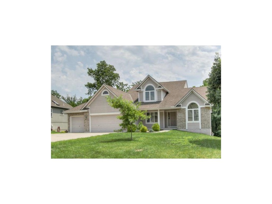 Beautiful 1.5 story home located on a cul-de-sac l