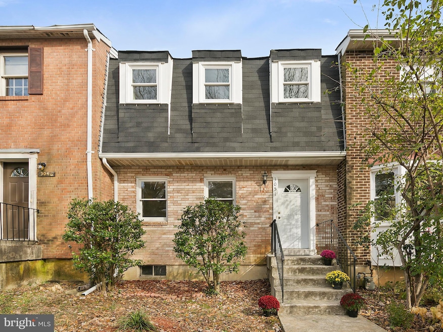 3051 White Birch Ct, Fairfax, VA 22031 - photo 1