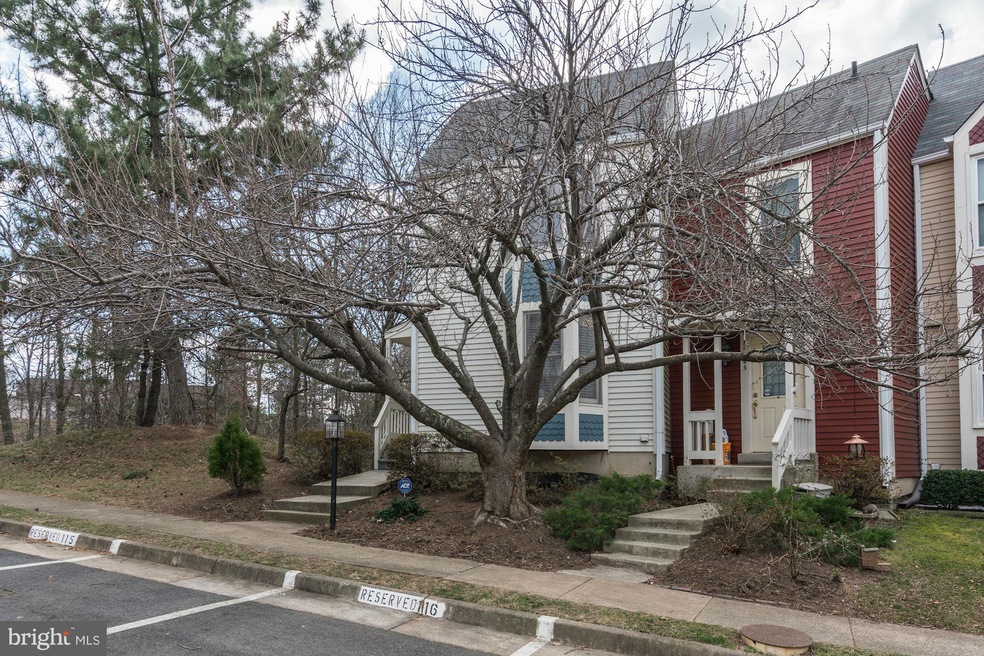 11941 Hollowwind Ct, Reston, VA 20194 - photo 1