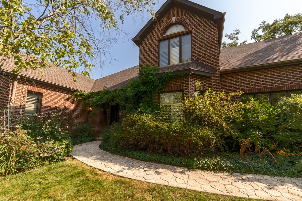 2300 Glen Oaks Ct, Algonquin, IL 60102 - photo 1