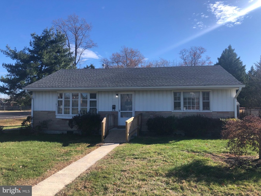 3303 Magnolia Ave, Falls Church, VA 22041 - photo 1