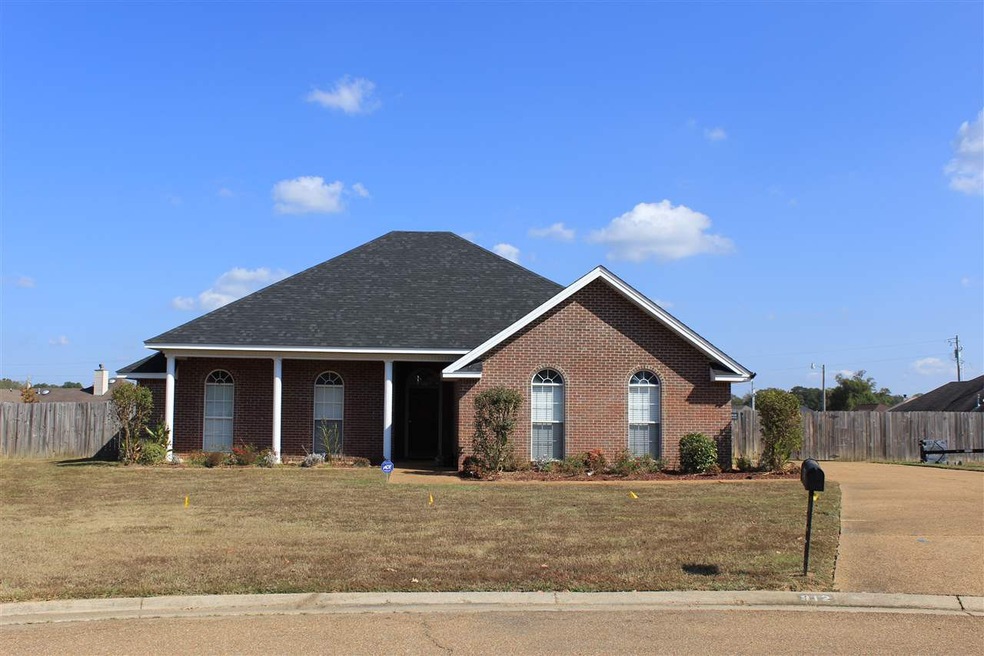 812 Crooked Creek Cove, Byram, MS 39272 - photo 1