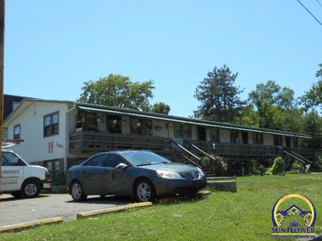 1337 SW Woodhull St, Topeka, KS 66604 - photo 1