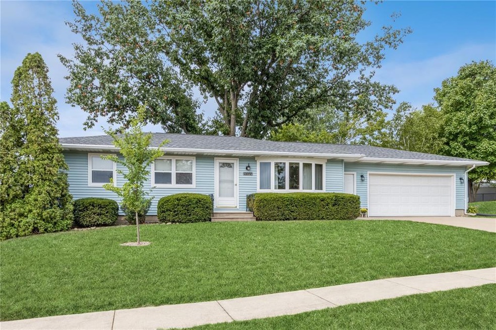 2602 29th St SW, Cedar Rapids, IA 52404 - photo 1