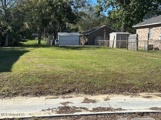 185 Claiborne St, Biloxi, MS 39530 - photo 1