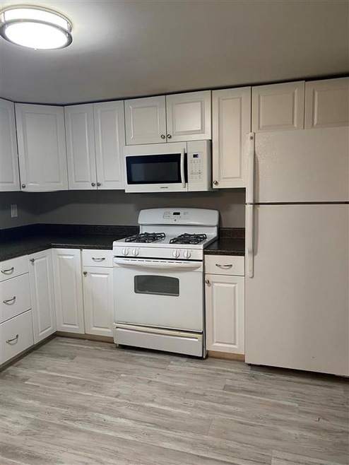 690 Central Ave unit 3, Dover, NH 03820 - photo 1