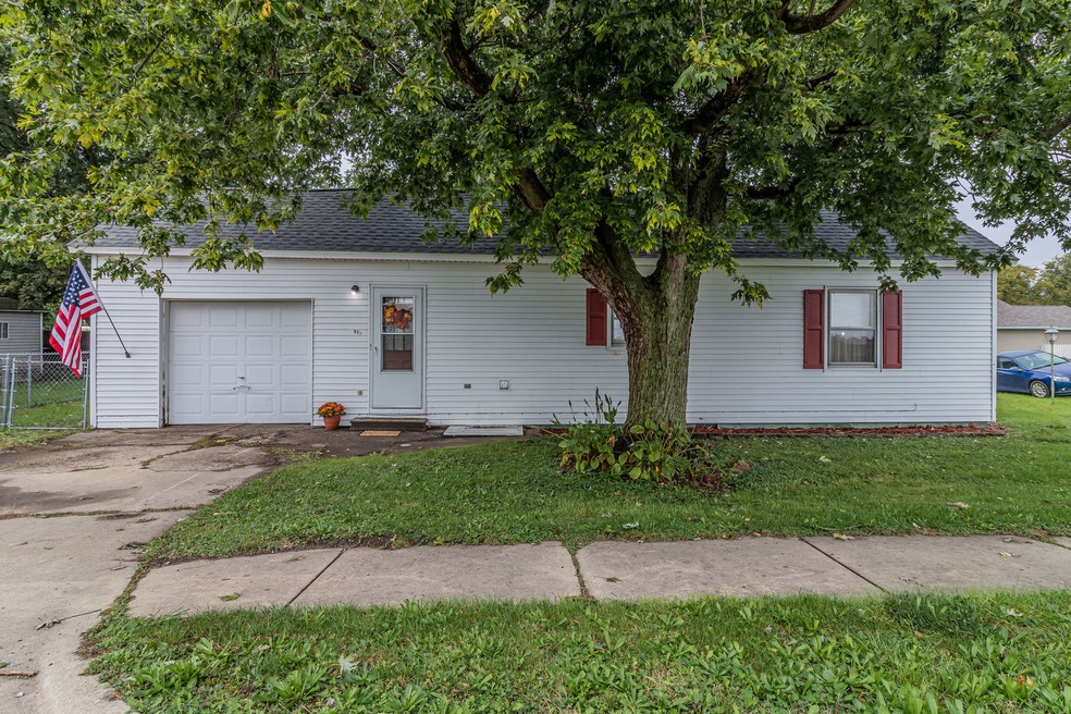 921 E Short St, Tuscola, IL 61953 - photo 1
