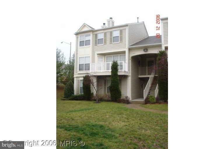 8210 Catbird Cir unit 202, Lorton, VA 22079 - photo 1