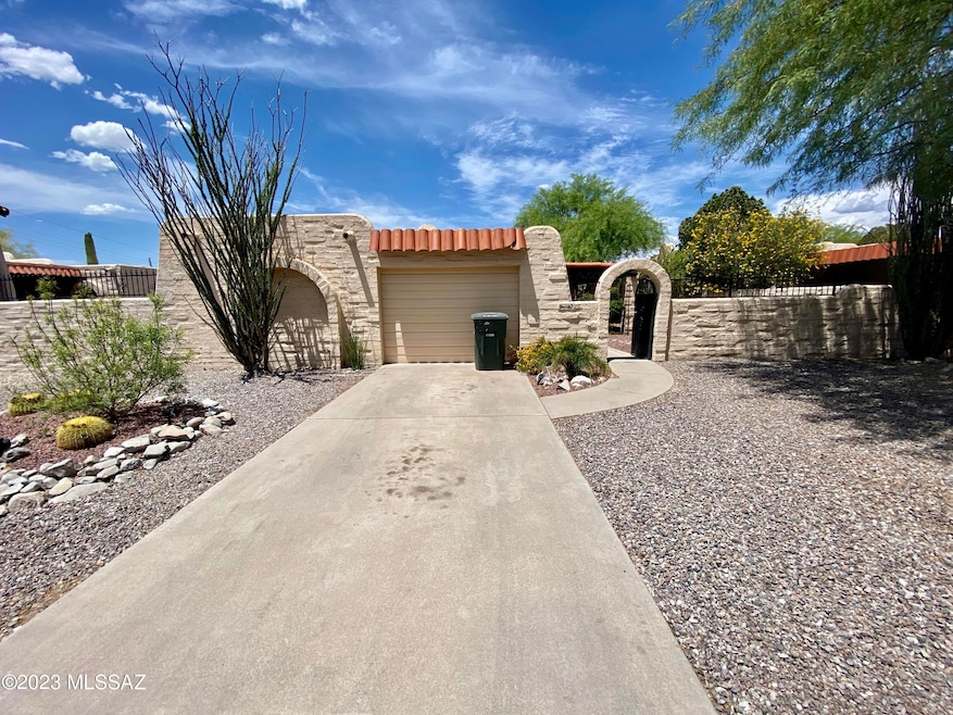 810 N Camino Santiago unit 3, Tucson, AZ 85745 - photo 1