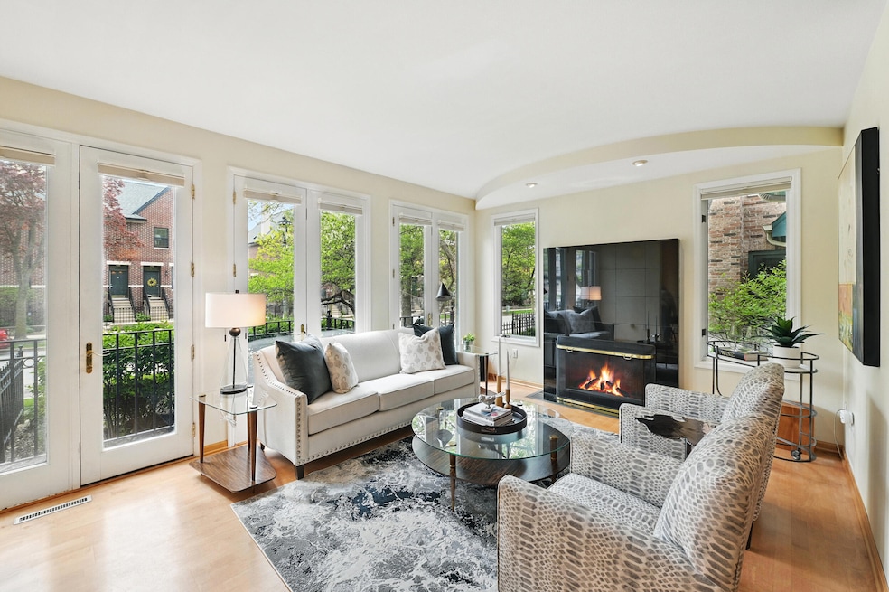 Welcome to 1420 N Astor Ct!