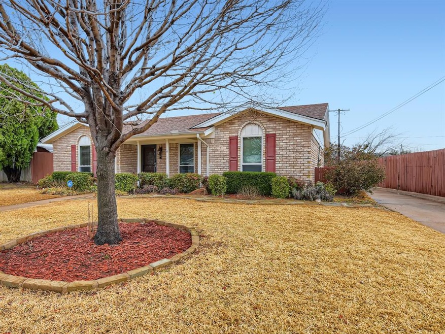 904 Shady Lake Dr, Bedford, TX 76021 - photo 1