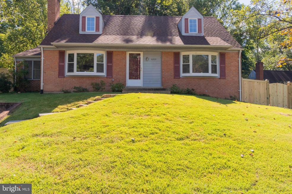 8209 Springfield Village Dr, Springfield, VA 22152 - photo 1