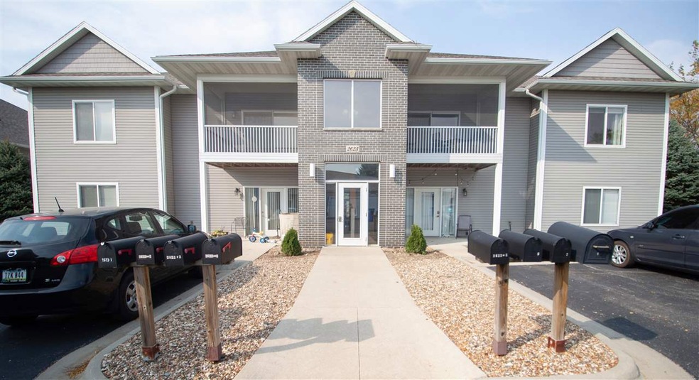 2623 Orchard Dr unit 6, Cedar Falls, IA 50613 - photo 1