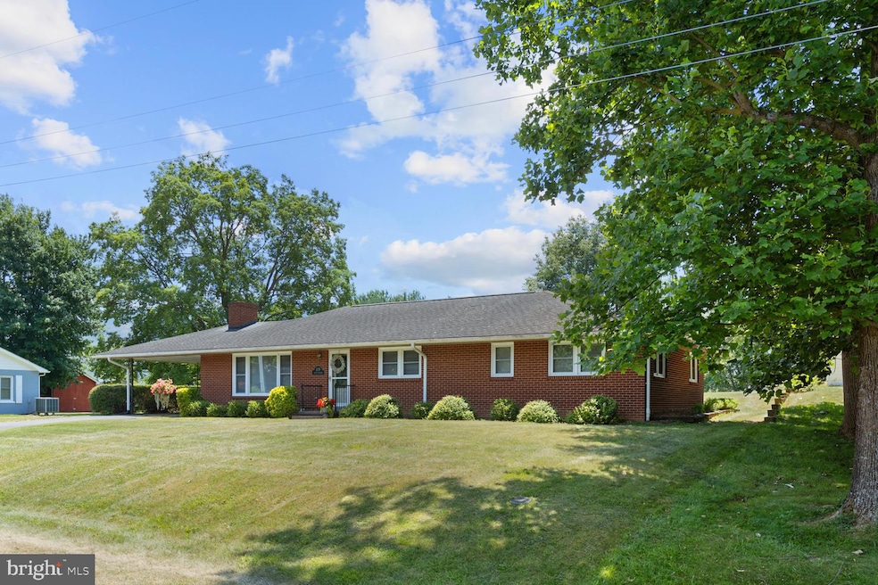 109 S Whissen St, Edinburg, VA 22824 - photo 1