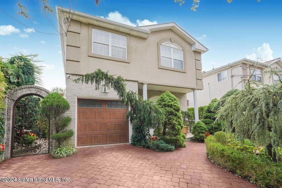 1260 Drumgoole Rd E, Staten Island, NY 10312 - photo 1