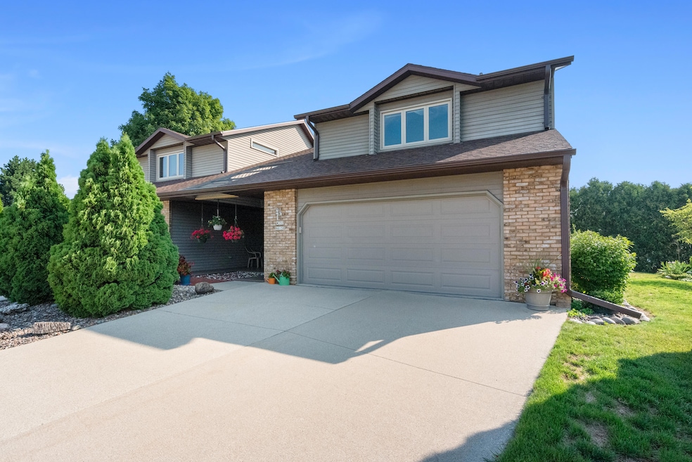 W232 N6138 Teakwood Court-23